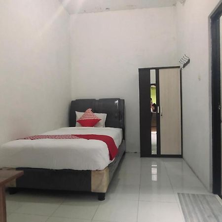 โอโย 90157 กริยา อันดอน ซาเรียห์ Hotel จิเรบอน ภายนอก รูปภาพ