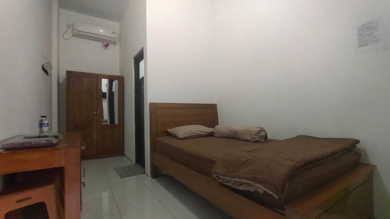 โอโย 90157 กริยา อันดอน ซาเรียห์ Hotel จิเรบอน ภายนอก รูปภาพ