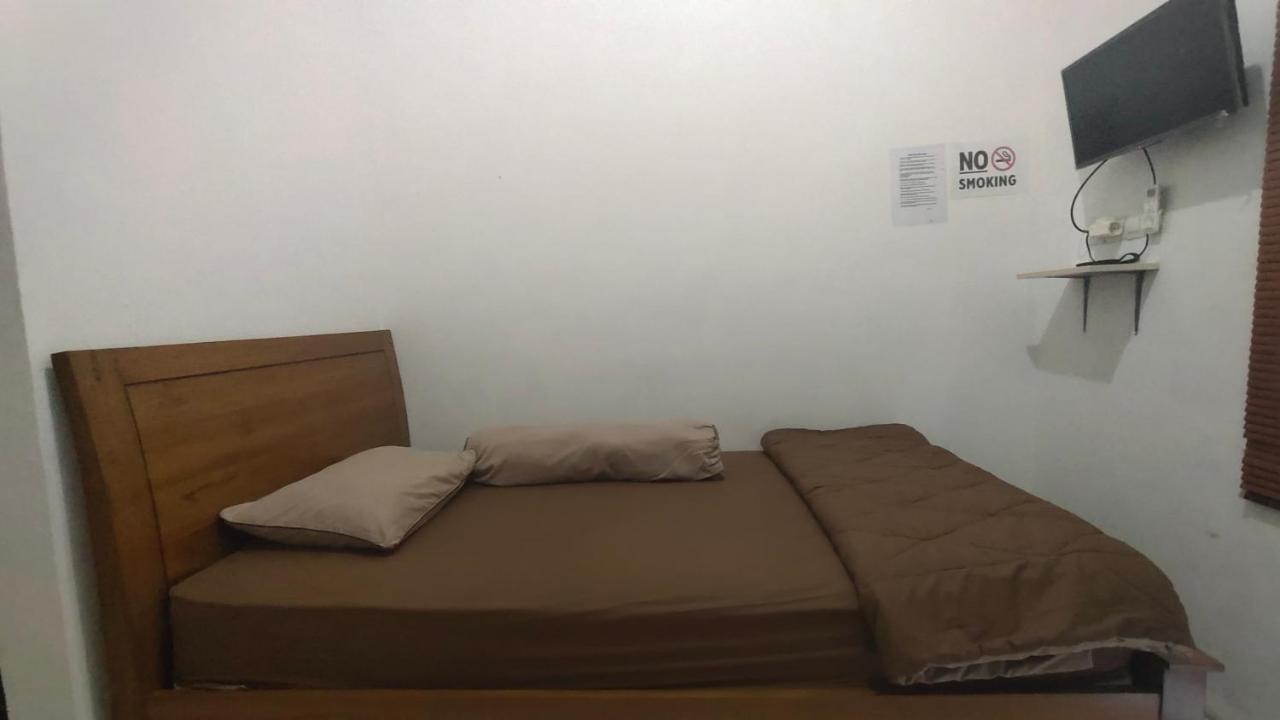 โอโย 90157 กริยา อันดอน ซาเรียห์ Hotel จิเรบอน ภายนอก รูปภาพ