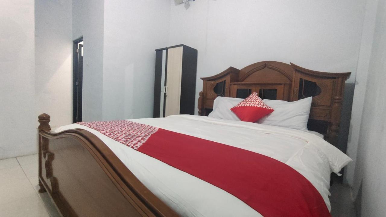 โอโย 90157 กริยา อันดอน ซาเรียห์ Hotel จิเรบอน ภายนอก รูปภาพ